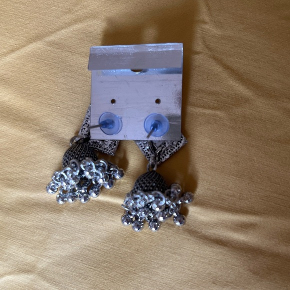 2 for 1! Authentic Indian jeweled and peacock 🦚 motif jhumka earrings - Picture 13 of 13